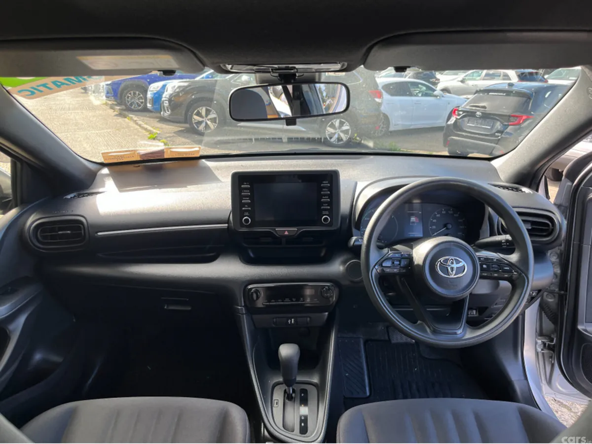 Toyota Yaris Hatchback, Petrol Hybrid, 2023, Silver