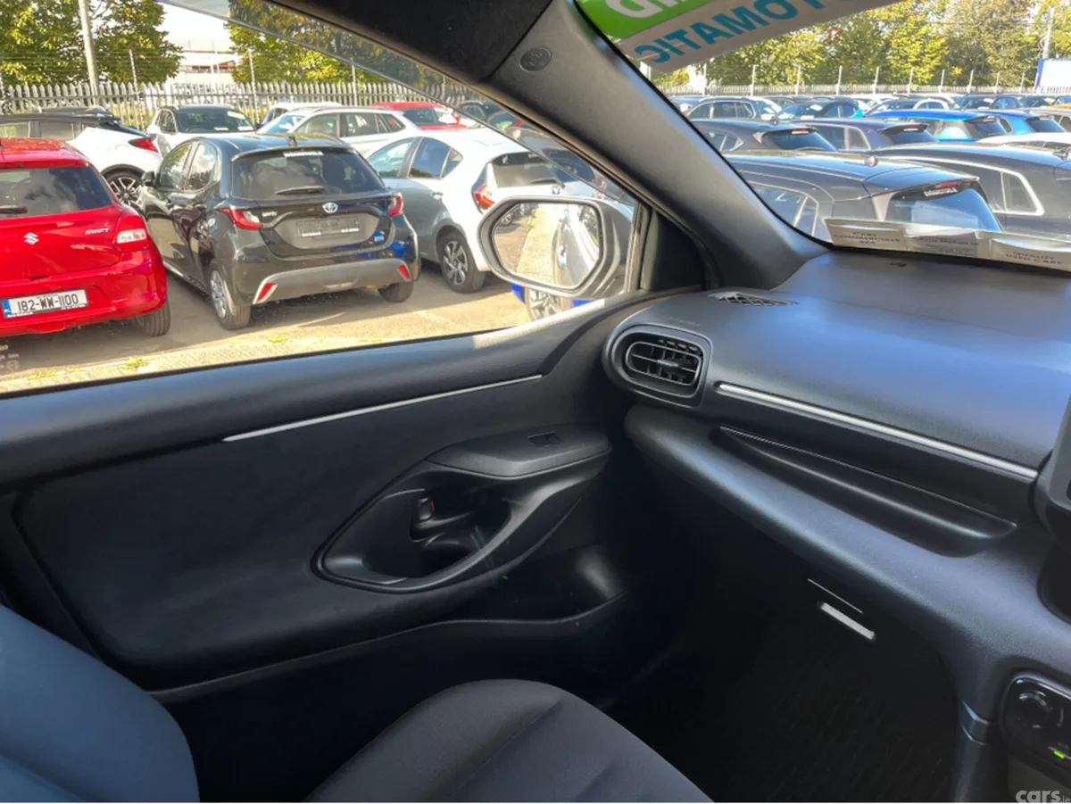 Toyota Yaris Hatchback, Petrol Hybrid, 2023, Silver