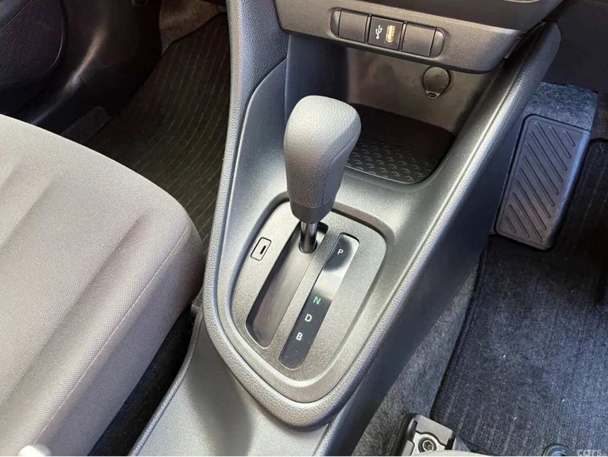 Toyota Yaris Hatchback, Petrol Hybrid, 2023, Silver
