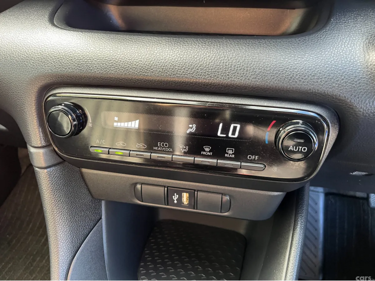 Toyota Yaris Hatchback, Petrol Hybrid, 2023, Silver