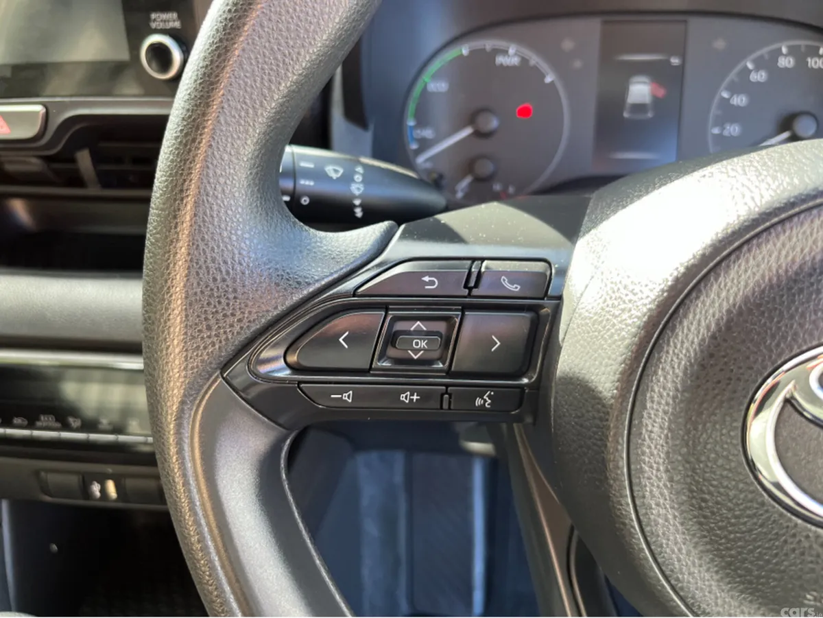 Toyota Yaris Hatchback, Petrol Hybrid, 2023, Silver