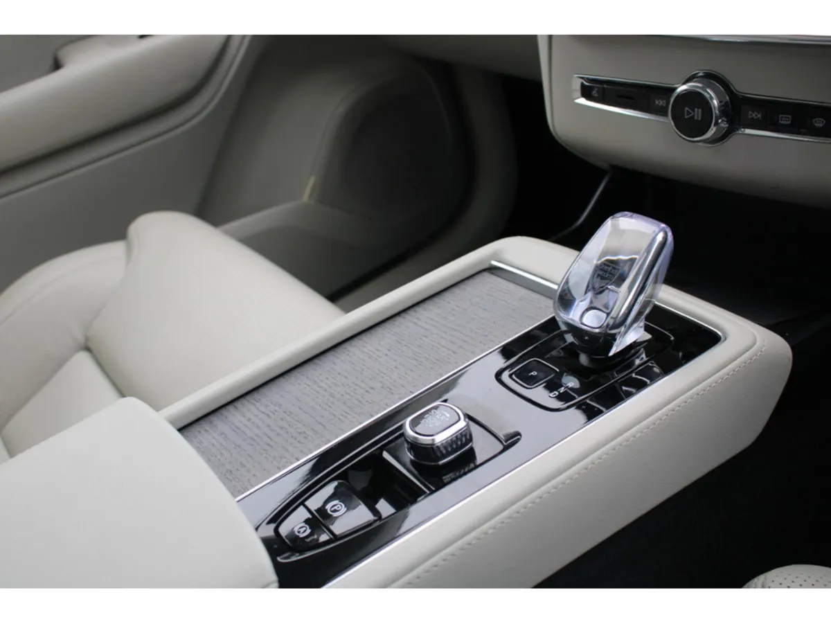 Volvo XC90 Estate, Petrol Hybrid, 2025, Grey