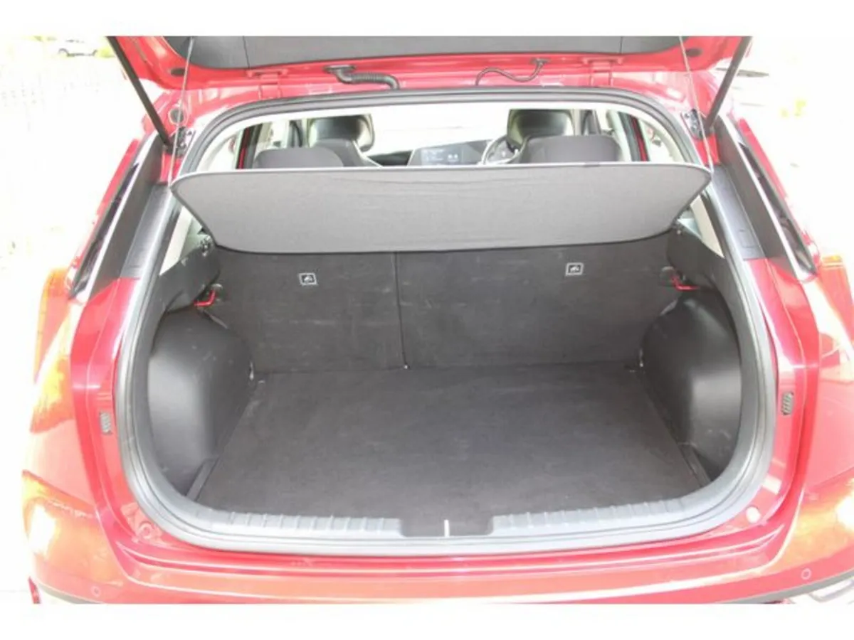 Kia Niro SUV, Petrol Hybrid, 2023, Red