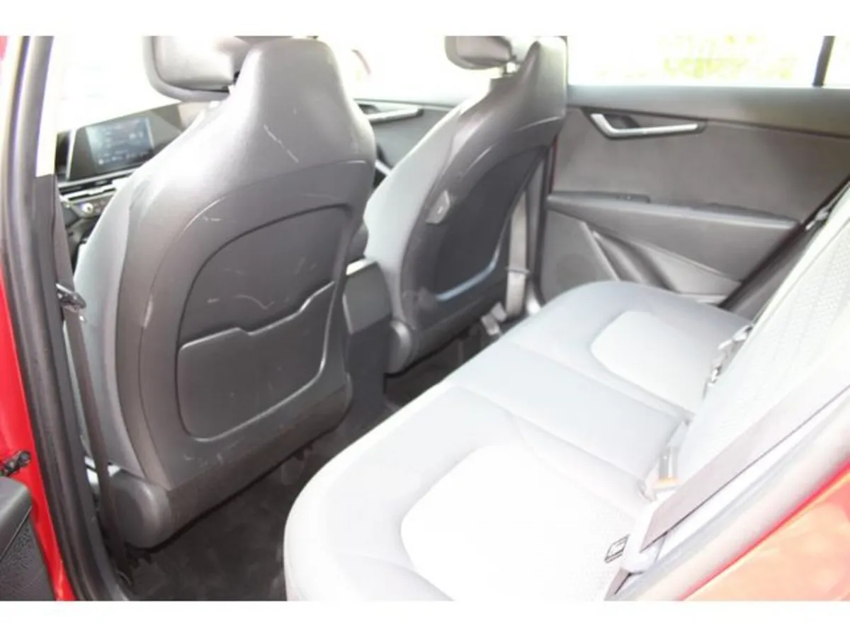 Kia Niro SUV, Petrol Hybrid, 2023, Red