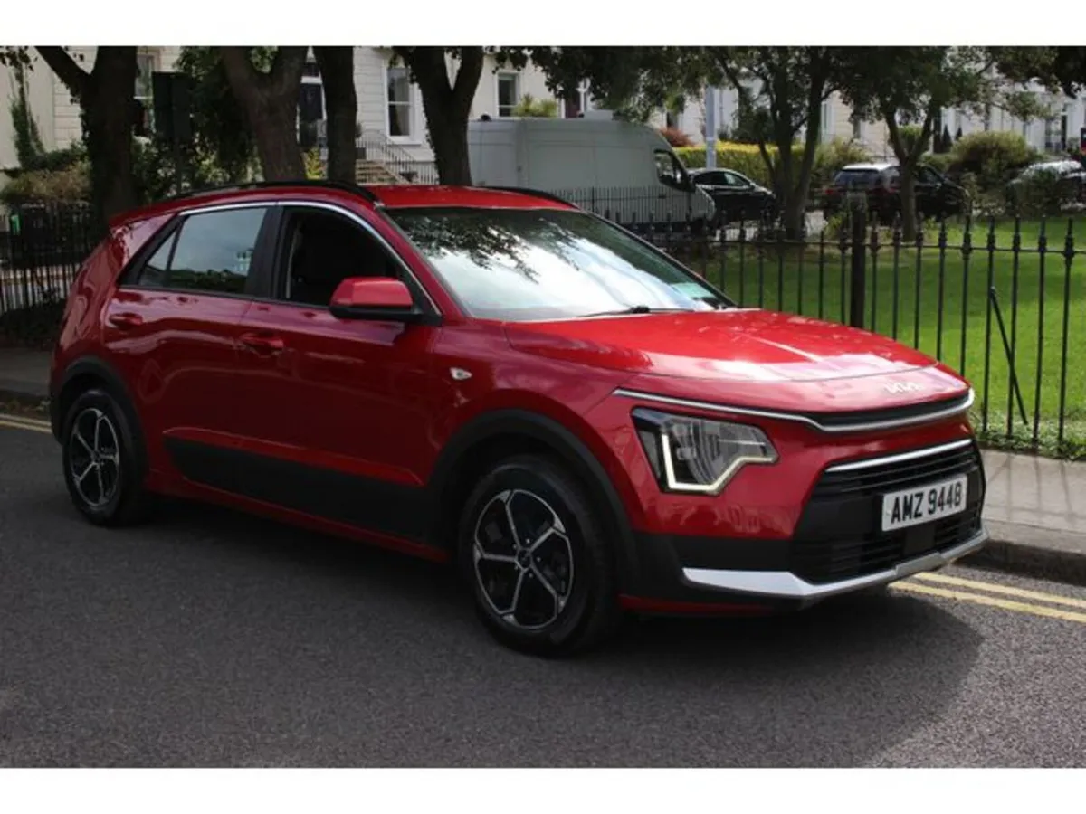 Kia Niro SUV, Petrol Hybrid, 2023, Red