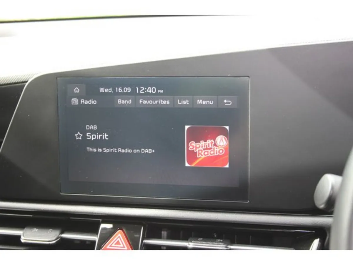 Kia Niro SUV, Petrol Hybrid, 2023, Red