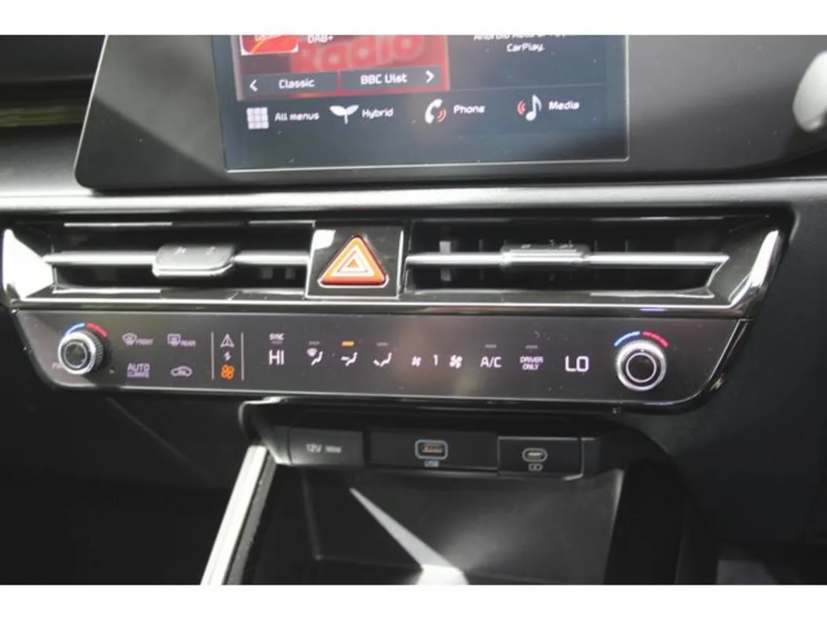 Kia Niro SUV, Petrol Hybrid, 2023, Red