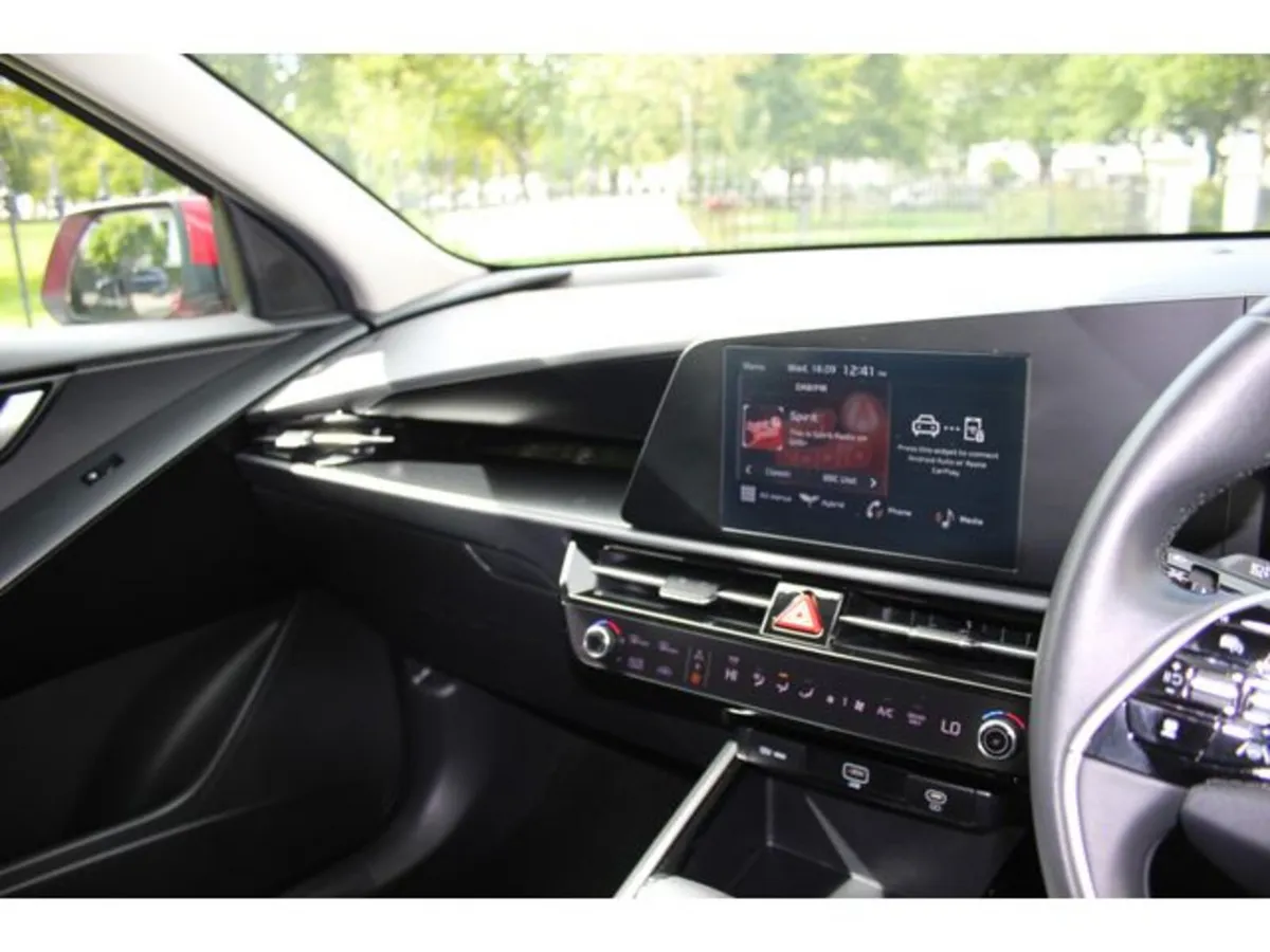 Kia Niro SUV, Petrol Hybrid, 2023, Red