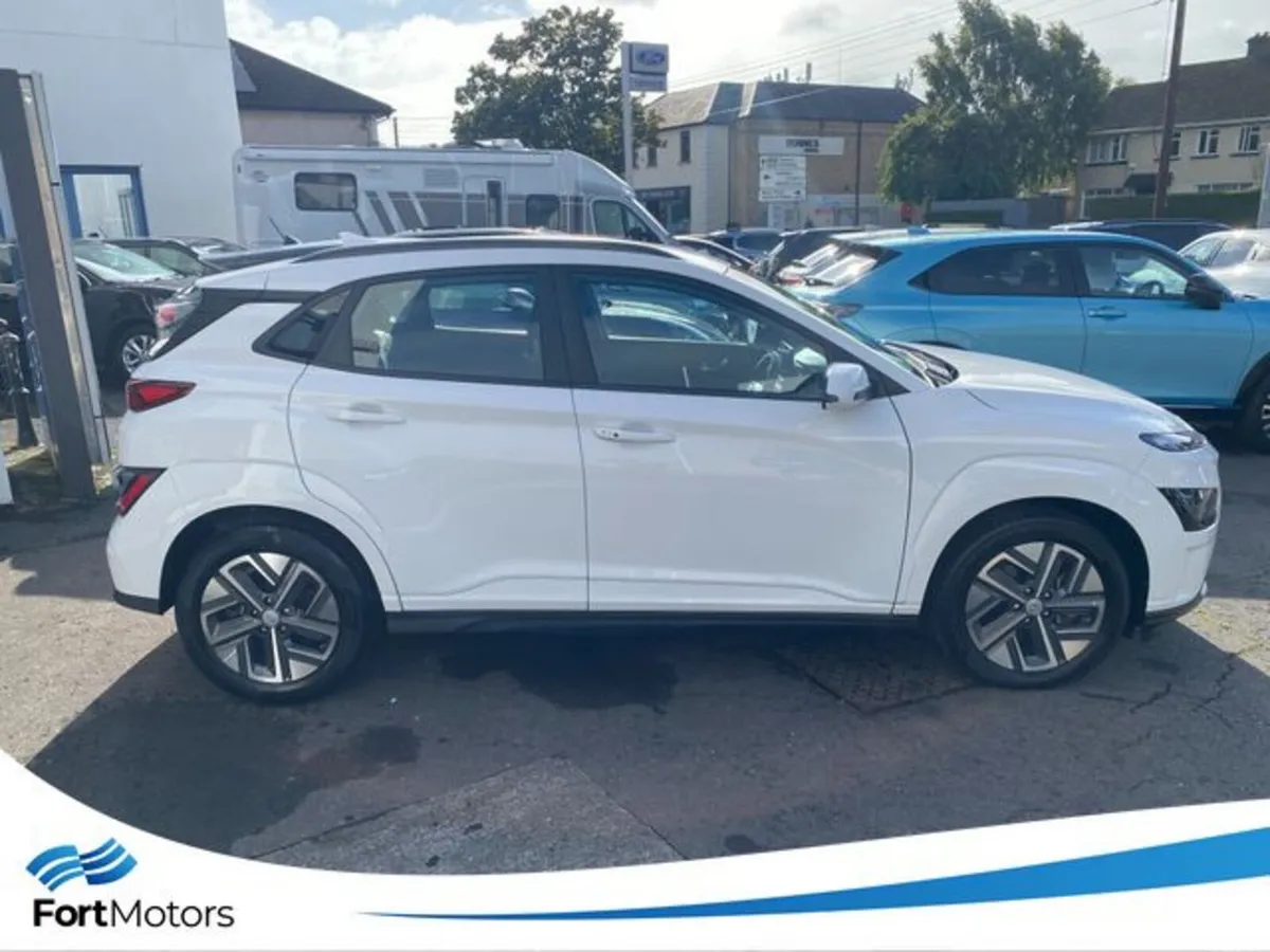 Hyundai KONA Hatchback, Electric, 2023, White