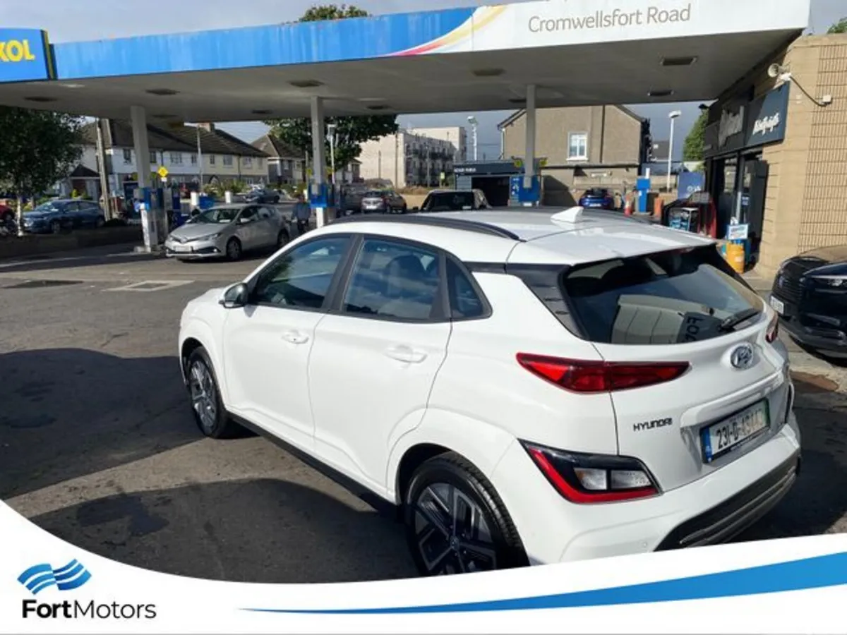 Hyundai KONA Hatchback, Electric, 2023, White