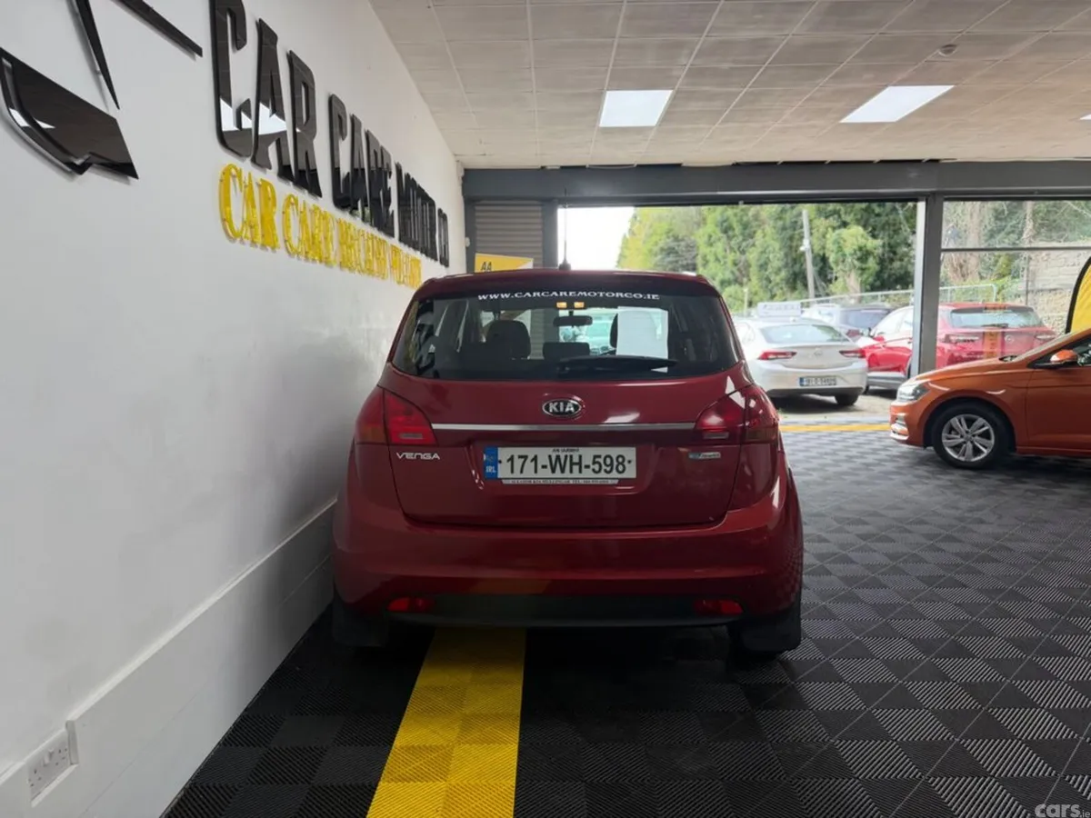 Kia Venga MPV, Petrol, 2017, Red