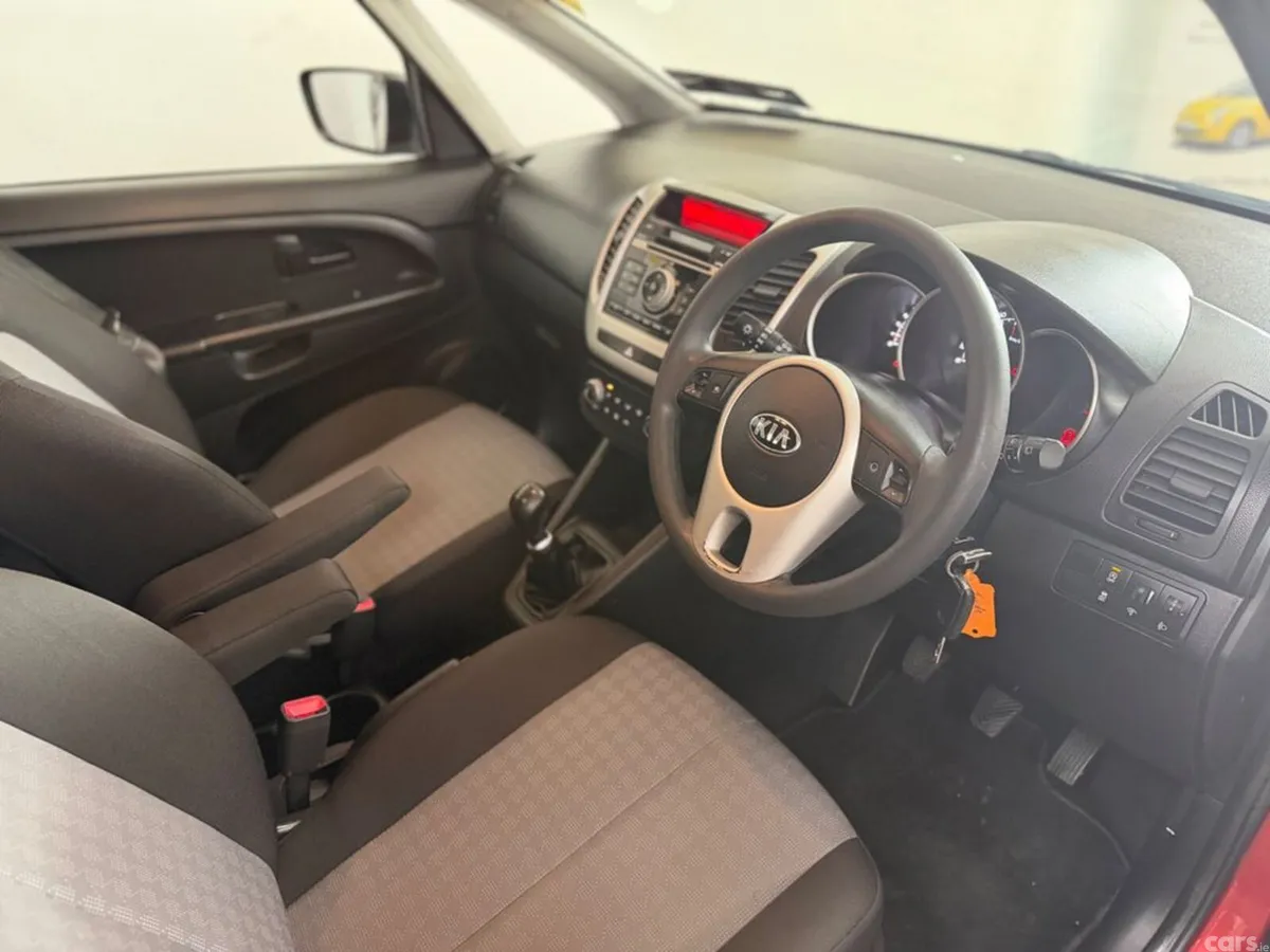 Kia Venga MPV, Petrol, 2017, Red
