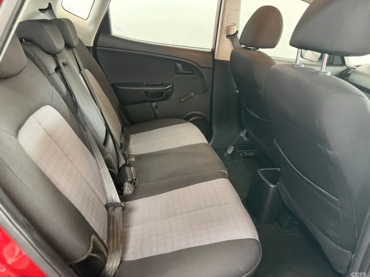 Kia Venga MPV, Petrol, 2017, Red