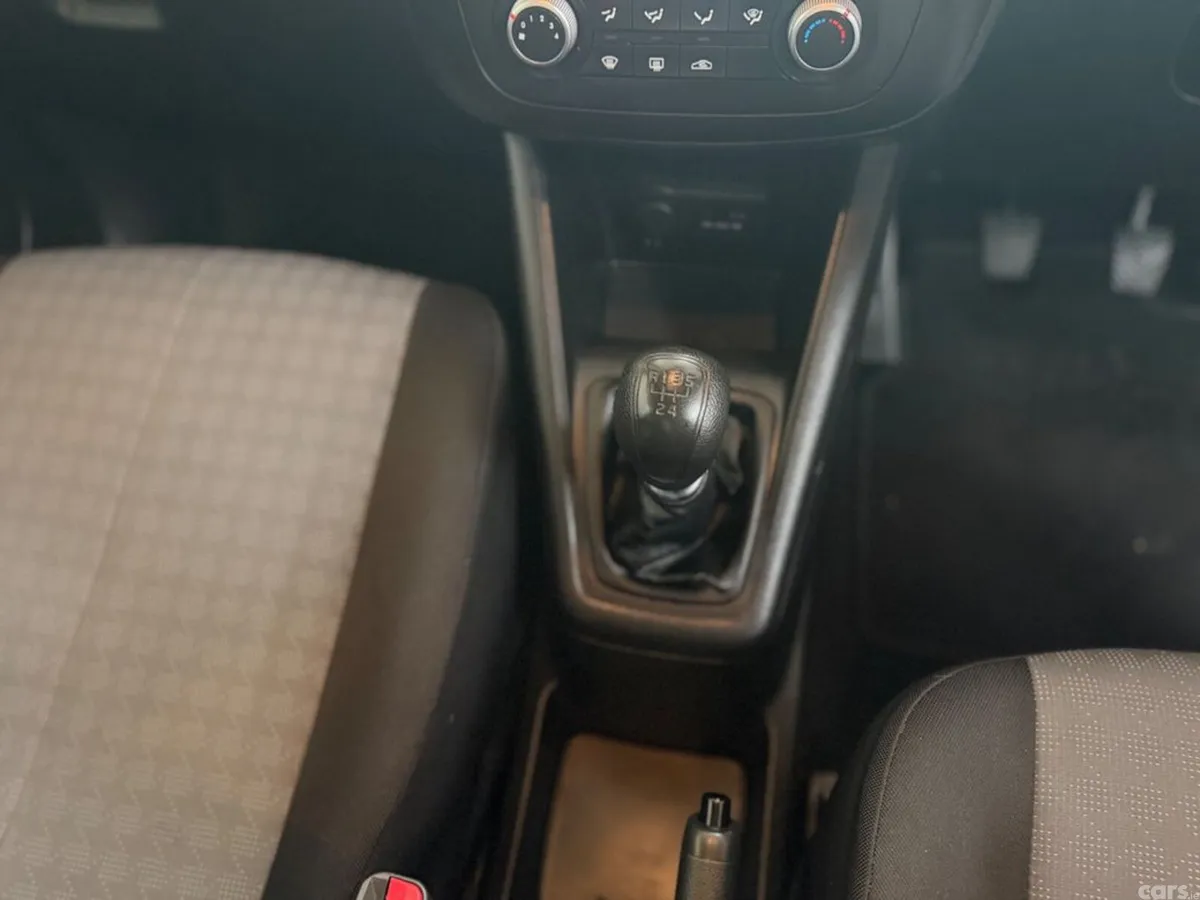 Kia Venga MPV, Petrol, 2017, Red