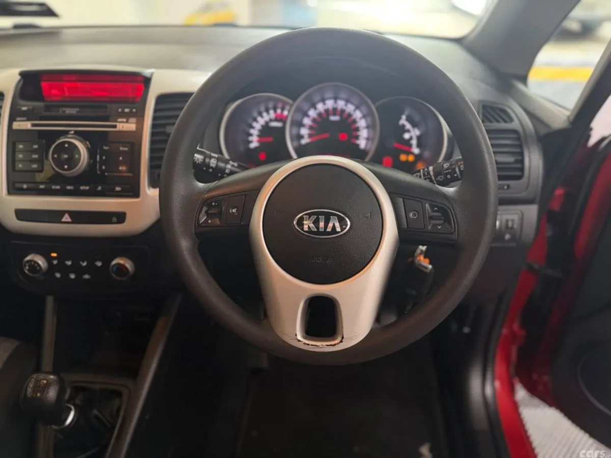Kia Venga MPV, Petrol, 2017, Red