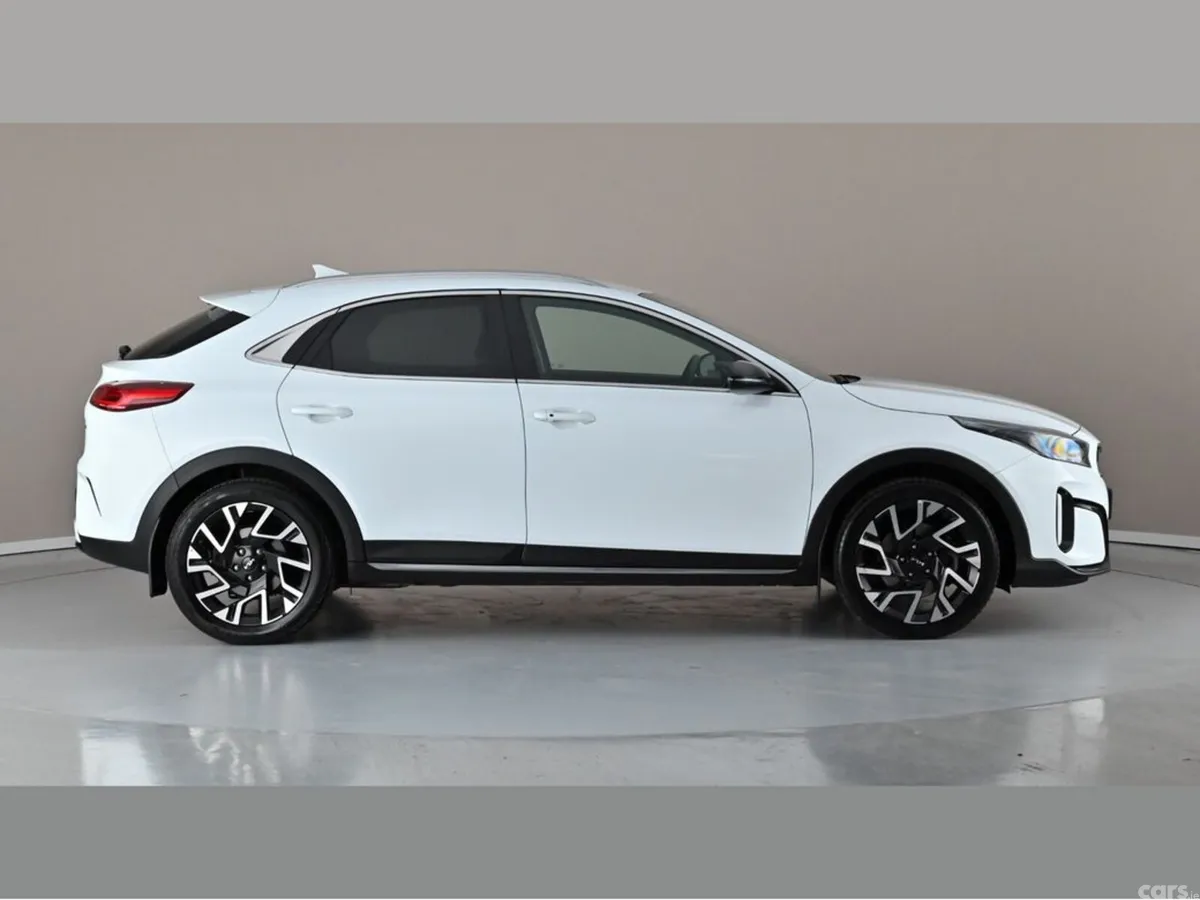 Kia XCeed Hatchback, Petrol Plug-in Hybrid, 2024, White