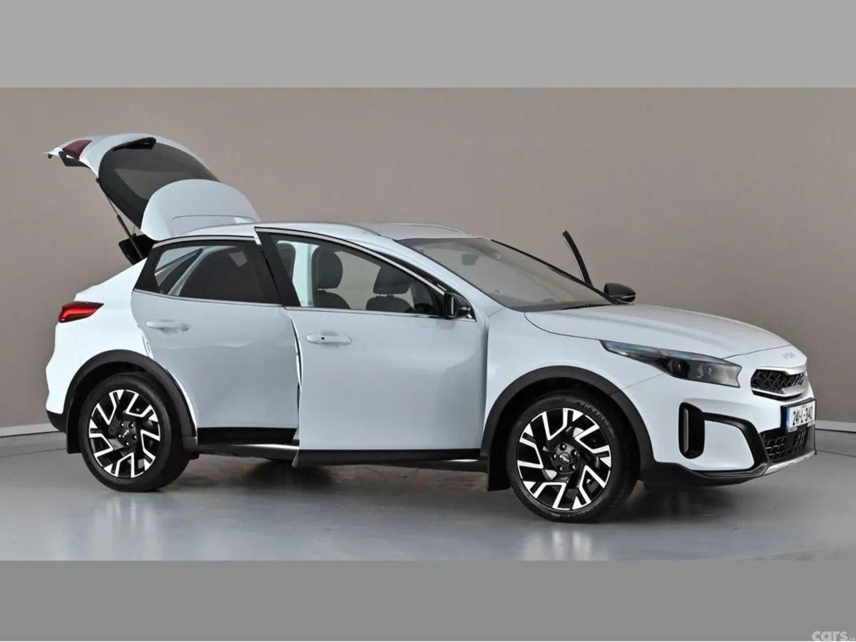 Kia XCeed Hatchback, Petrol Plug-in Hybrid, 2024, White