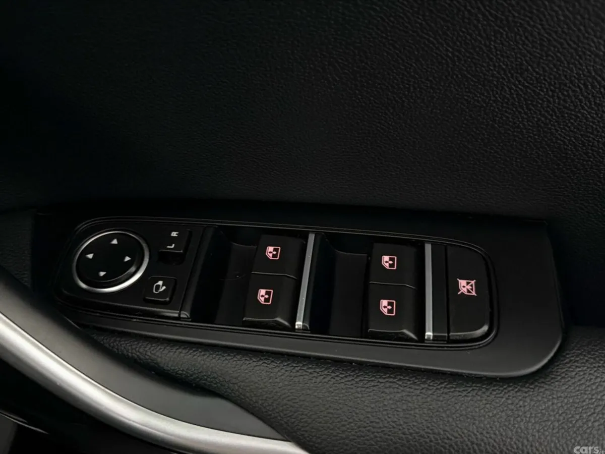 Kia XCeed Hatchback, Petrol Plug-in Hybrid, 2024, White