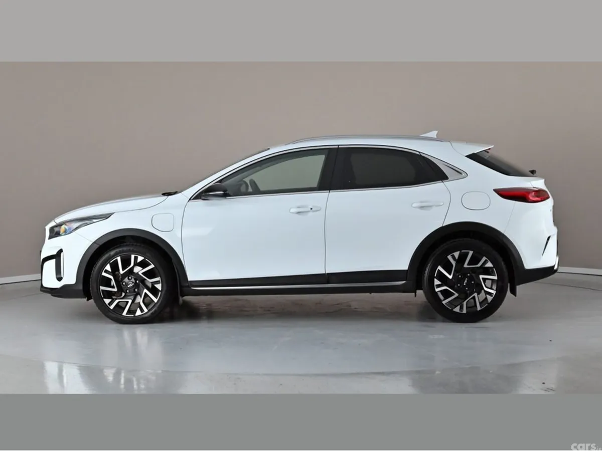 Kia XCeed Hatchback, Petrol Plug-in Hybrid, 2024, White