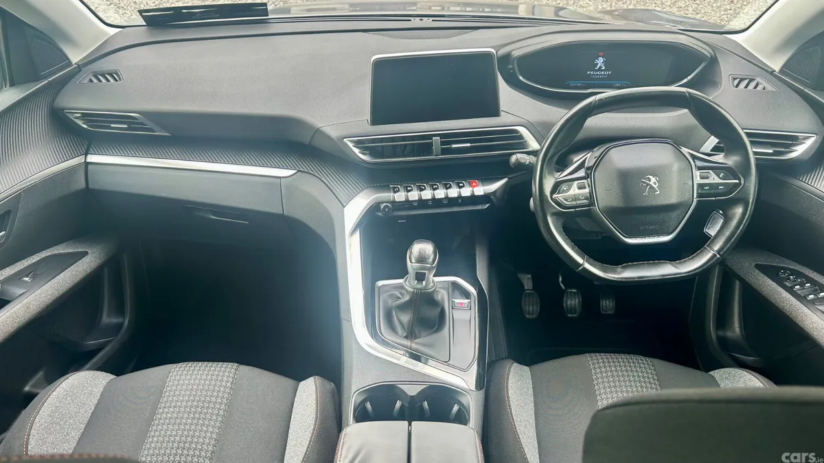Peugeot 5008 MPV, Diesel, 2018, Grey