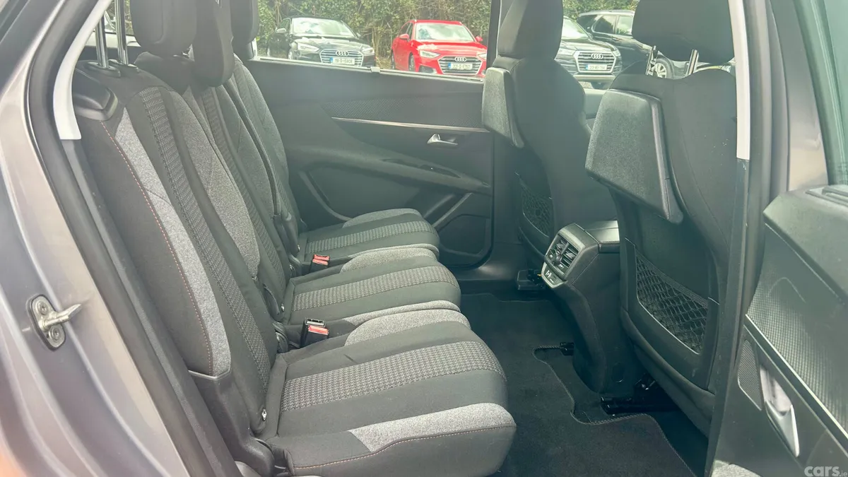 Peugeot 5008 MPV, Diesel, 2018, Grey