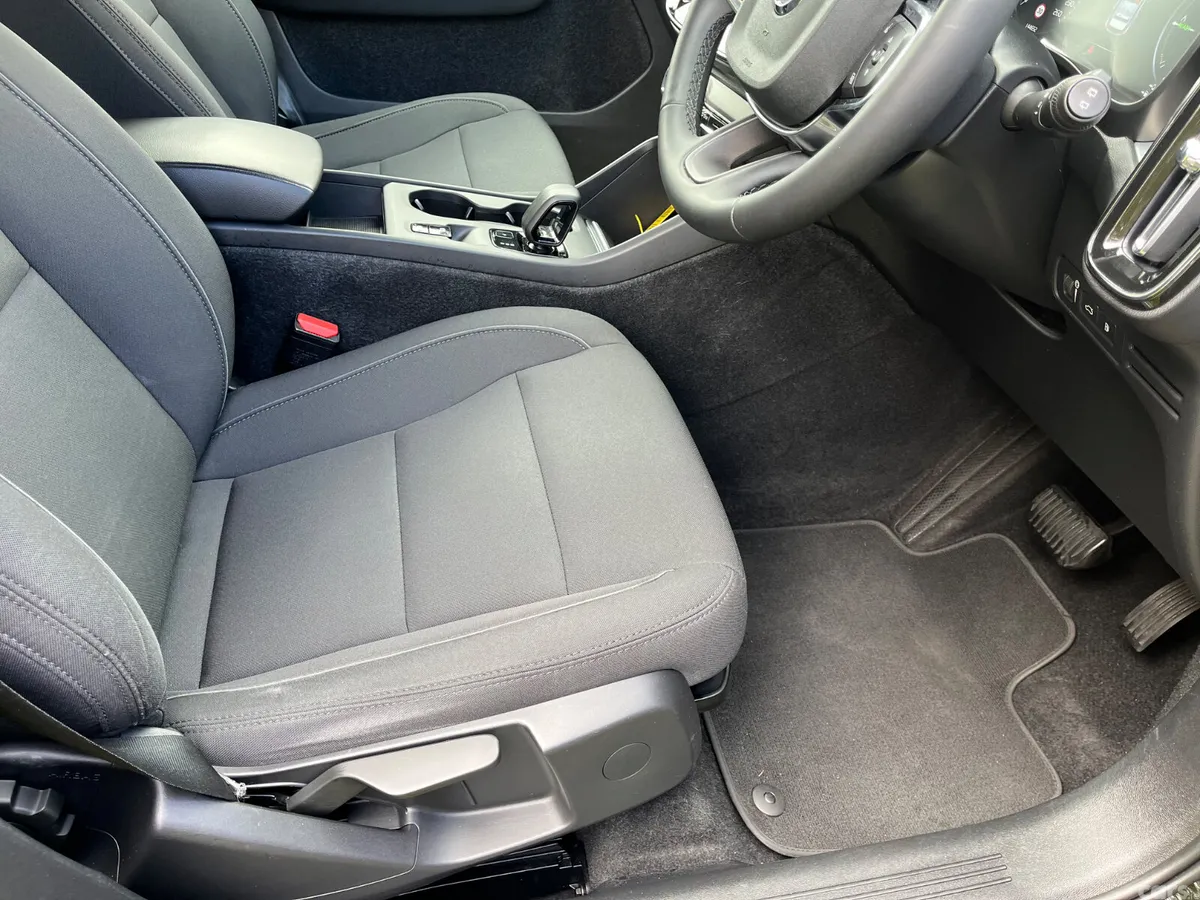 Volvo XC40 SUV, Petrol Plug-in Hybrid, 2022, Black