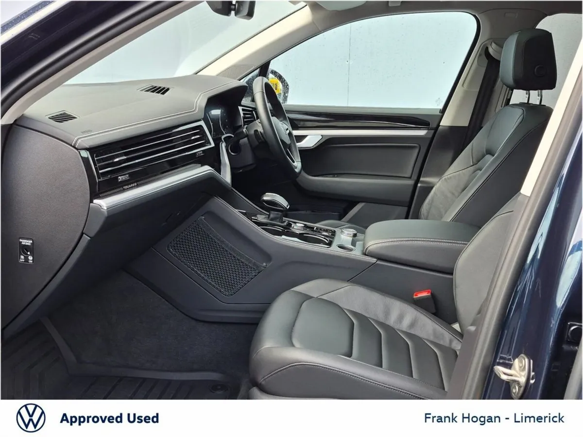 Volkswagen Touareg SUV, Petrol Plug-in Hybrid, 2024, Blue