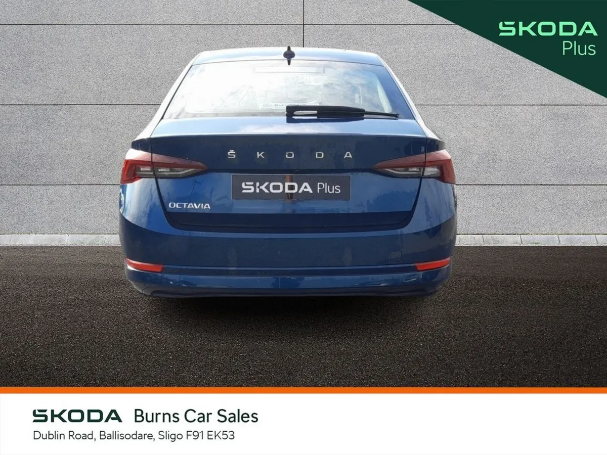 Skoda Octavia Saloon, Diesel, 2023, Blue