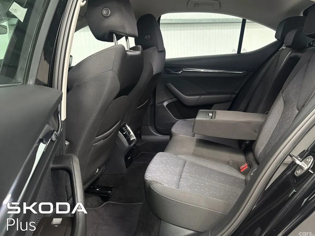 Skoda Octavia Saloon, Diesel, 2024, Black