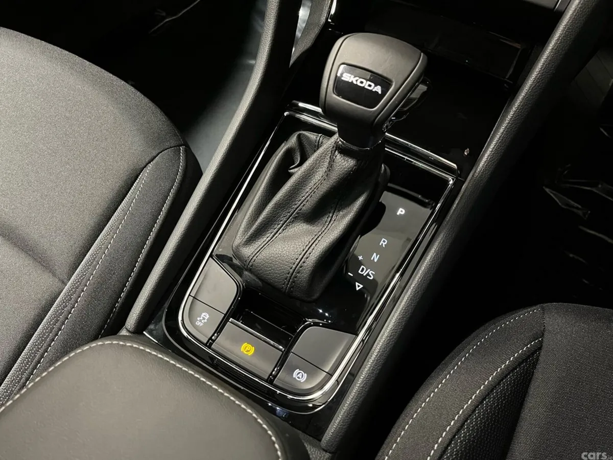Skoda Karoq SUV, Petrol, 2026, Black