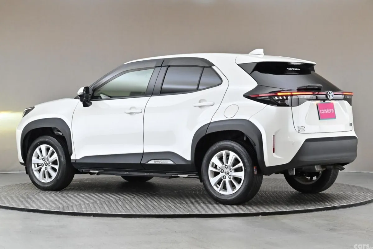 Toyota Yaris Cross SUV, Petrol Hybrid, 2022, White