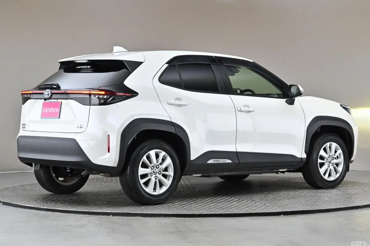 Toyota Yaris Cross SUV, Petrol Hybrid, 2022, White
