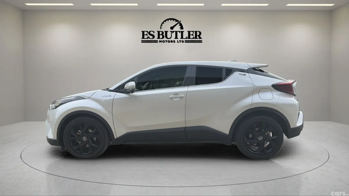 Toyota C-HR SUV, Petrol Hybrid, 2019, White