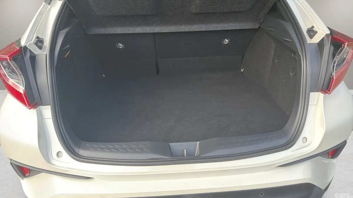 Toyota C-HR SUV, Petrol Hybrid, 2019, White