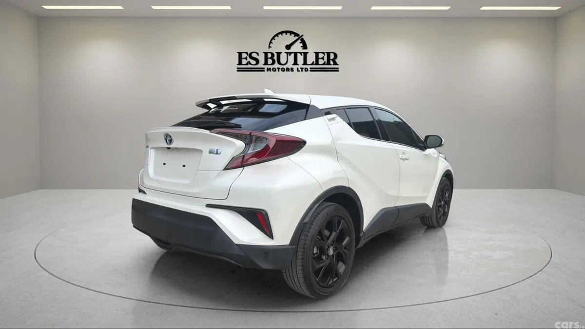 Toyota C-HR SUV, Petrol Hybrid, 2019, White