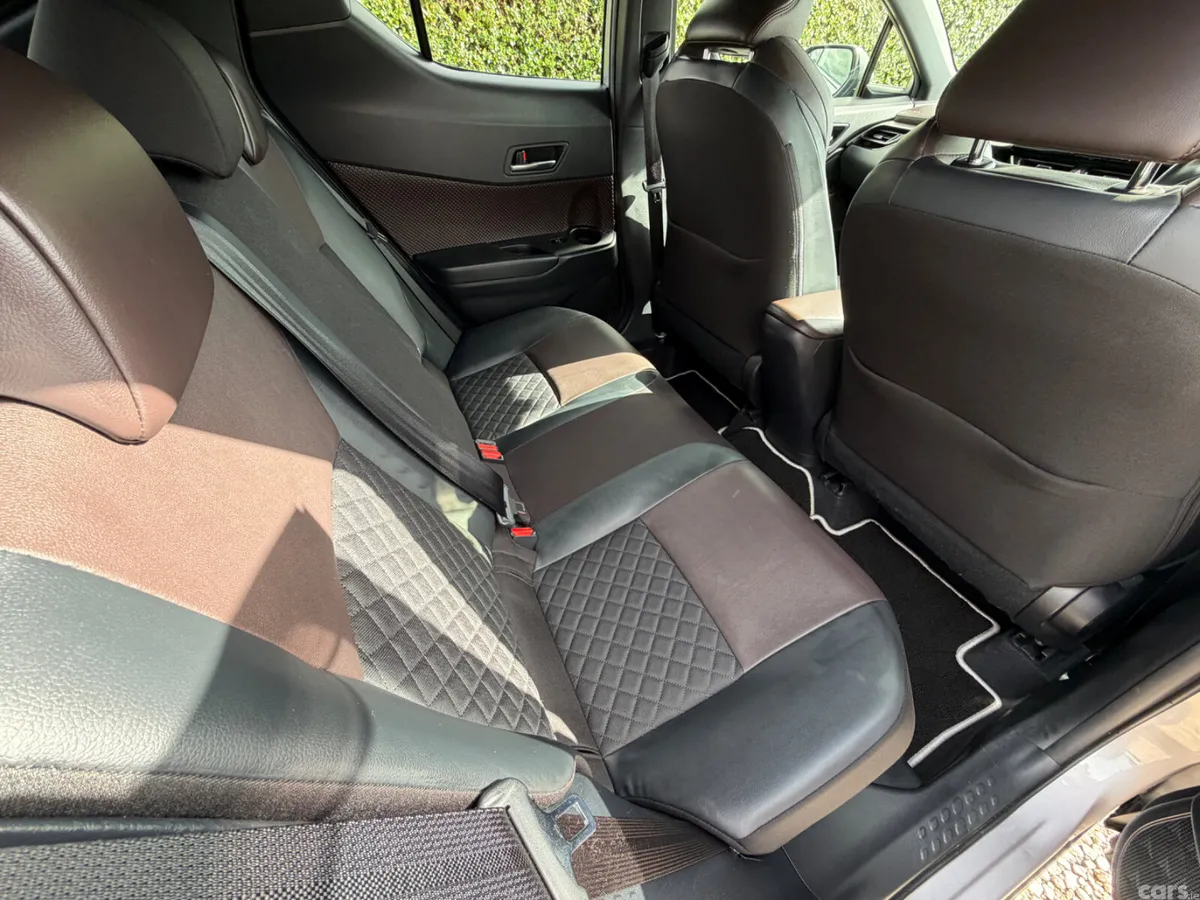 Toyota C-HR SUV, Petrol Hybrid, 2019, Silver