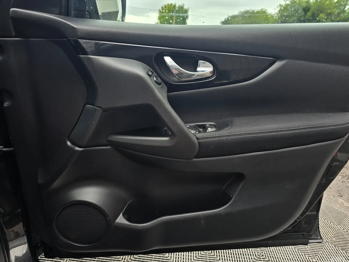 Nissan Qashqai MPV, Diesel, 2018, Black