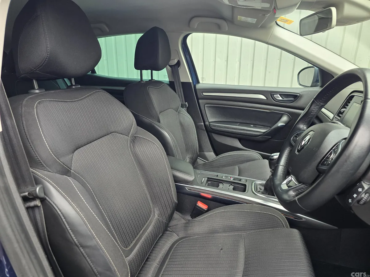 Renault Megane Hatchback, Diesel, 2019, Blue