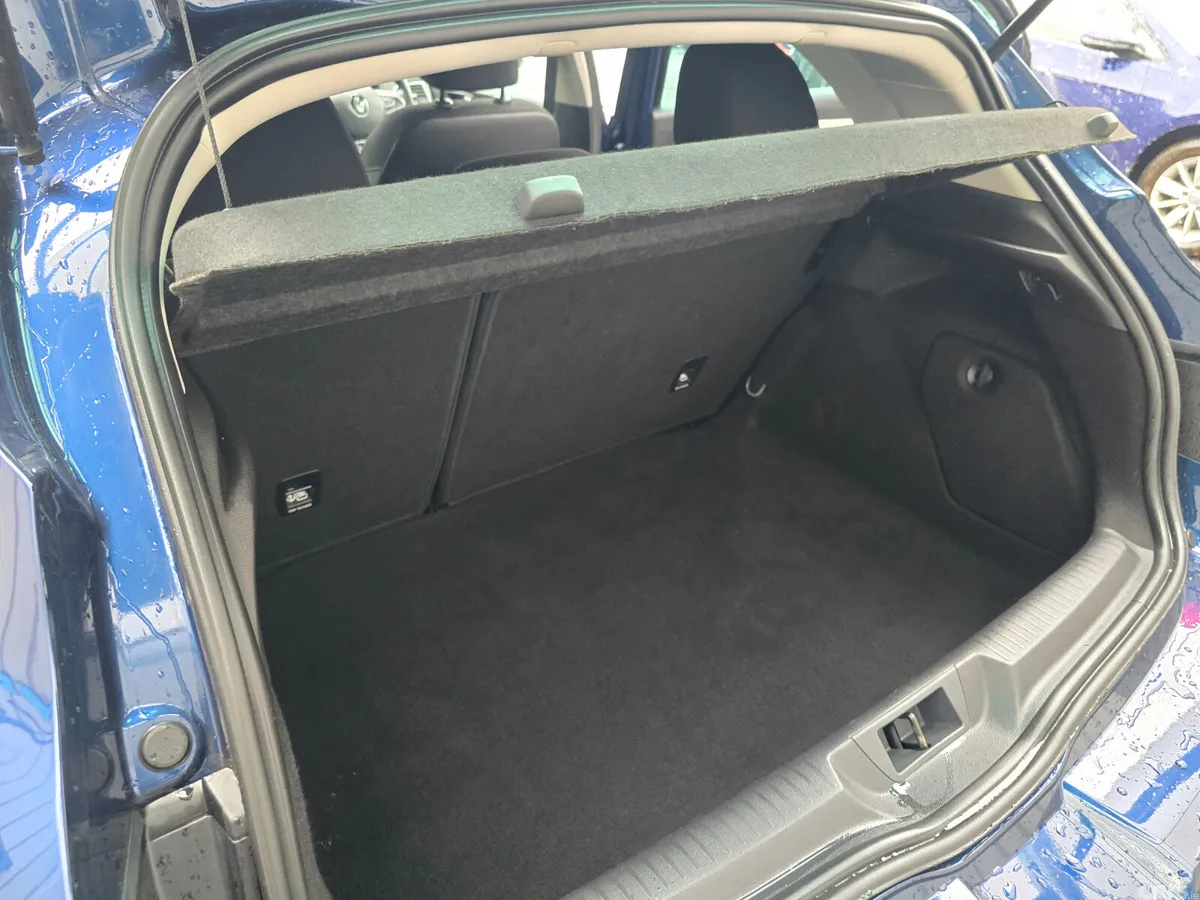 Renault Megane Hatchback, Diesel, 2019, Blue