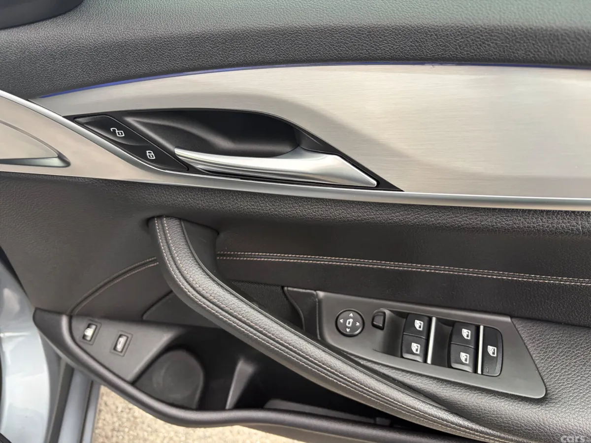 BMW 5-Series Saloon, Petrol Plug-in Hybrid, 2018, Blue