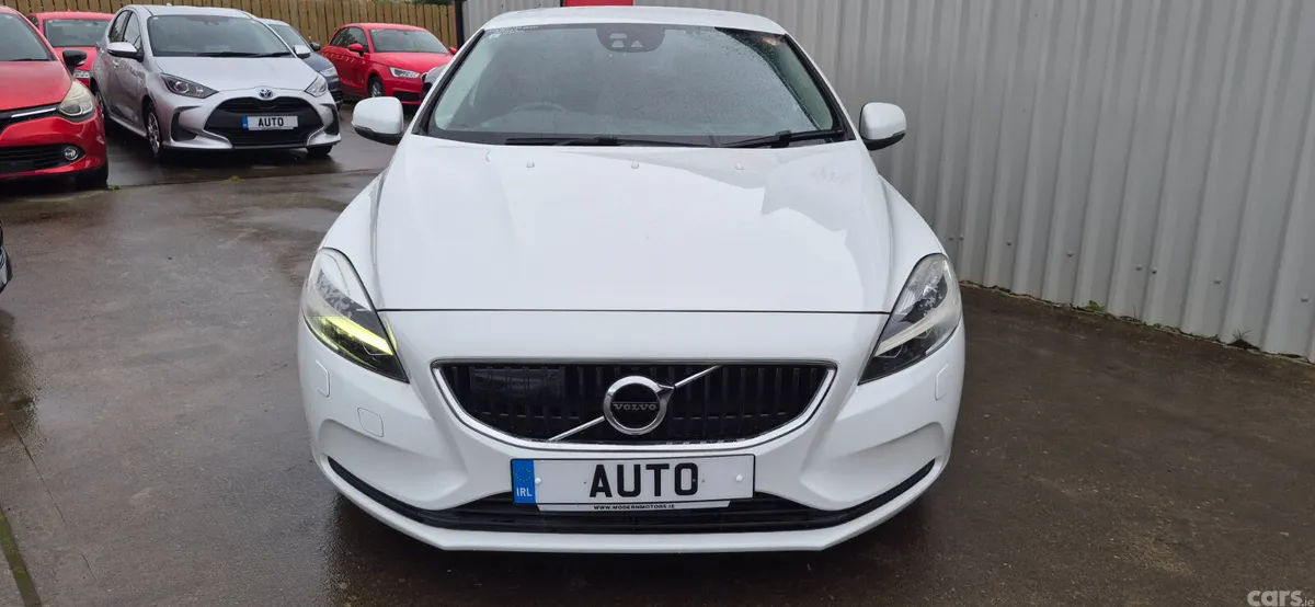 Volvo V40 Hatchback, Petrol, 2019, White