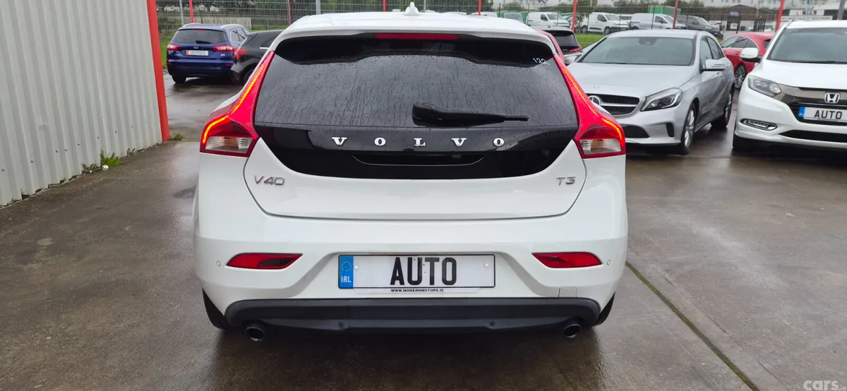 Volvo V40 Hatchback, Petrol, 2019, White