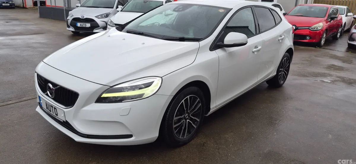 Volvo V40 Hatchback, Petrol, 2019, White