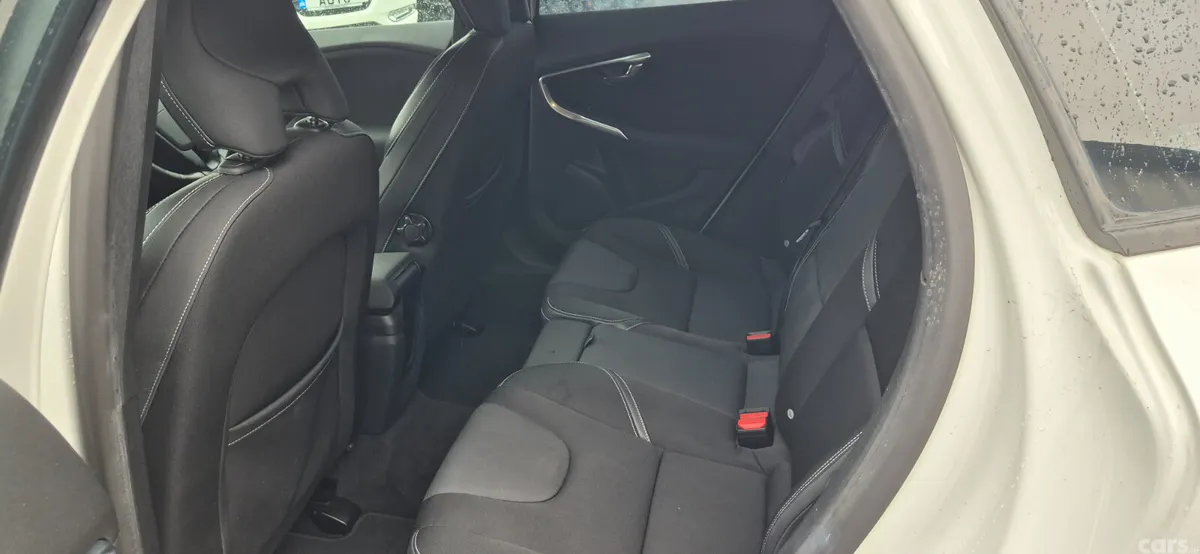 Volvo V40 Hatchback, Petrol, 2019, White