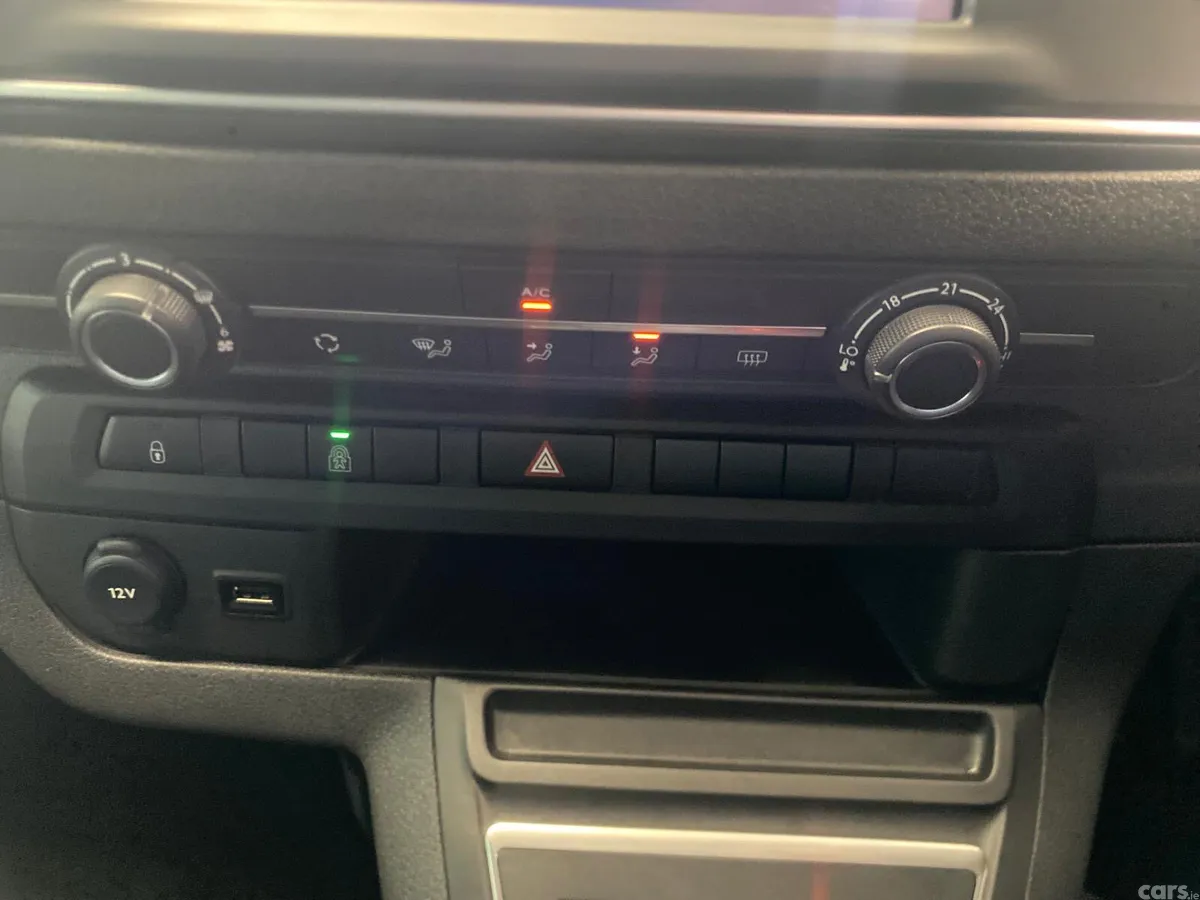 Vauxhall Vivaro MPV, Electric, 2023, White