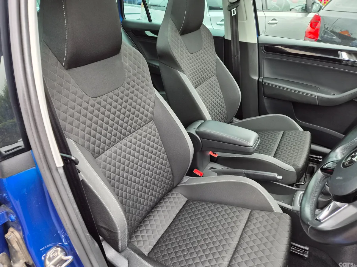 Skoda Rapid Hatchback, Petrol, 2018, Blue