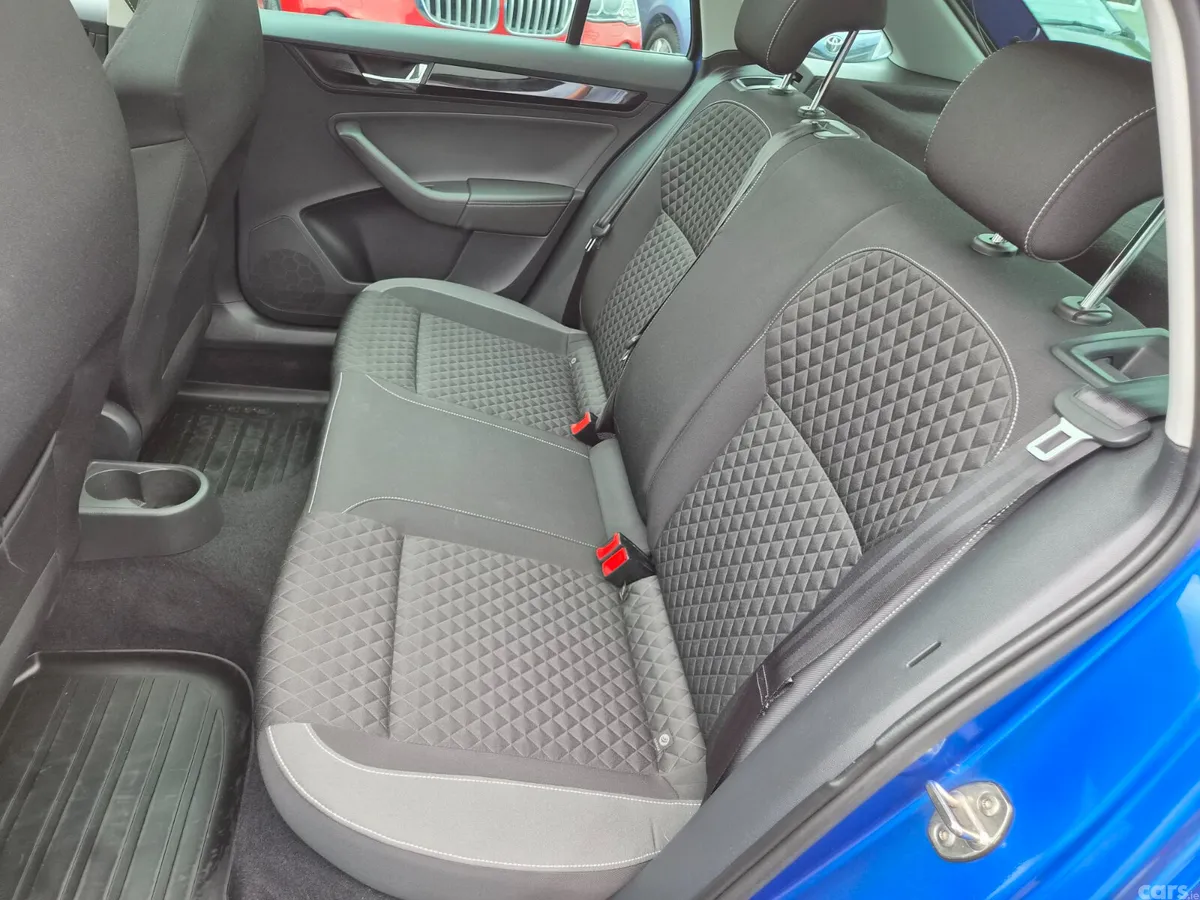 Skoda Rapid Hatchback, Petrol, 2018, Blue