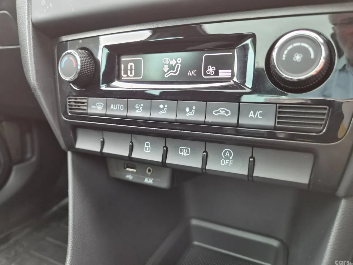 Skoda Rapid Hatchback, Petrol, 2018, Blue