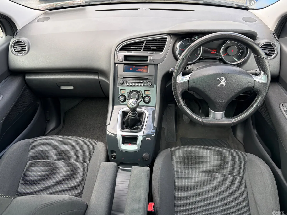 Peugeot 5008 MPV, Diesel, 2016, Grey