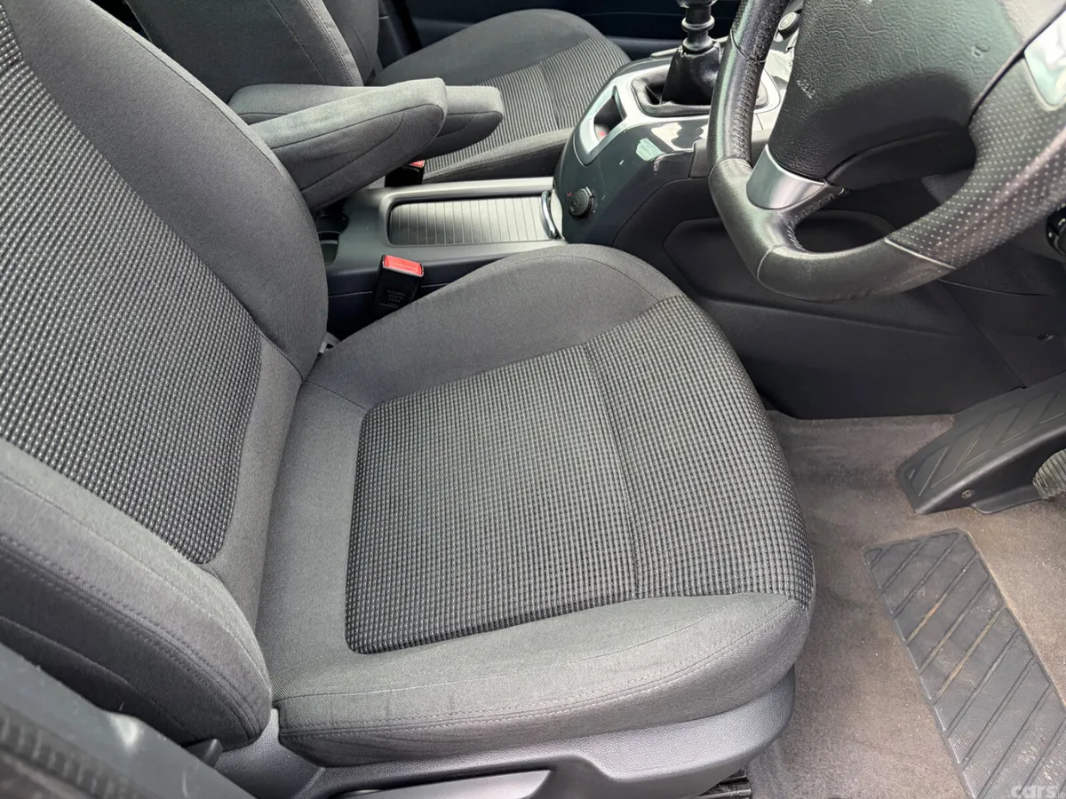 Peugeot 5008 MPV, Diesel, 2016, Grey